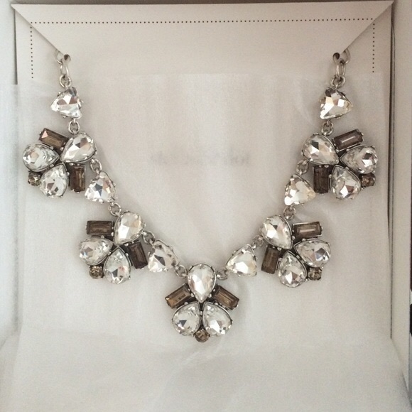 Stella & Dot retired Lila necklace - Picture 2 of 5